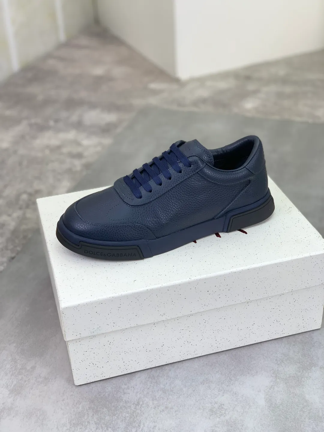 Men's shoes 💰P520 new model (DG-Dolce & Gabbana) latest popular 🔥🔥casual shoes, with brand signature details on the tongue, imported first-layer pebbled cowhide fabric, fashionable and versatile, can add luster to various looks. Create an exquisite design with unique dynamic vitality and modern atmosphere, showing modern elegance. Size: 38-44 (45 46 customized) Color: 4️⃣ colors available